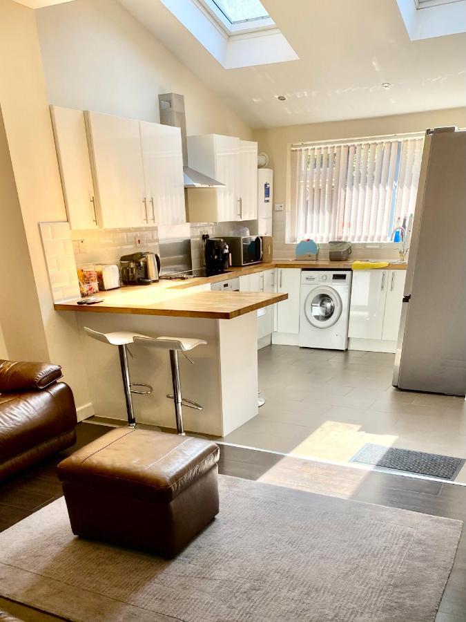 Greenwood Manchester Bagian luar foto
